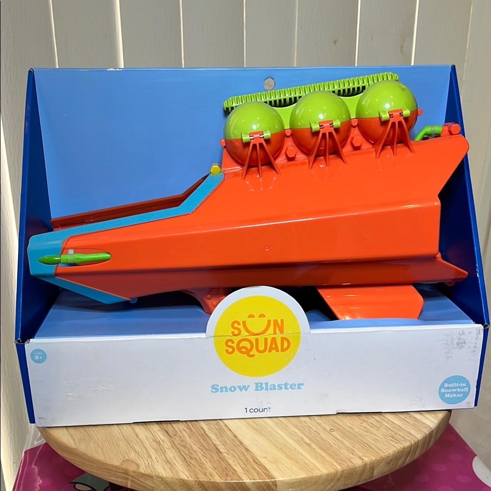 Sun Squad Orange and Green Snow Blaster
